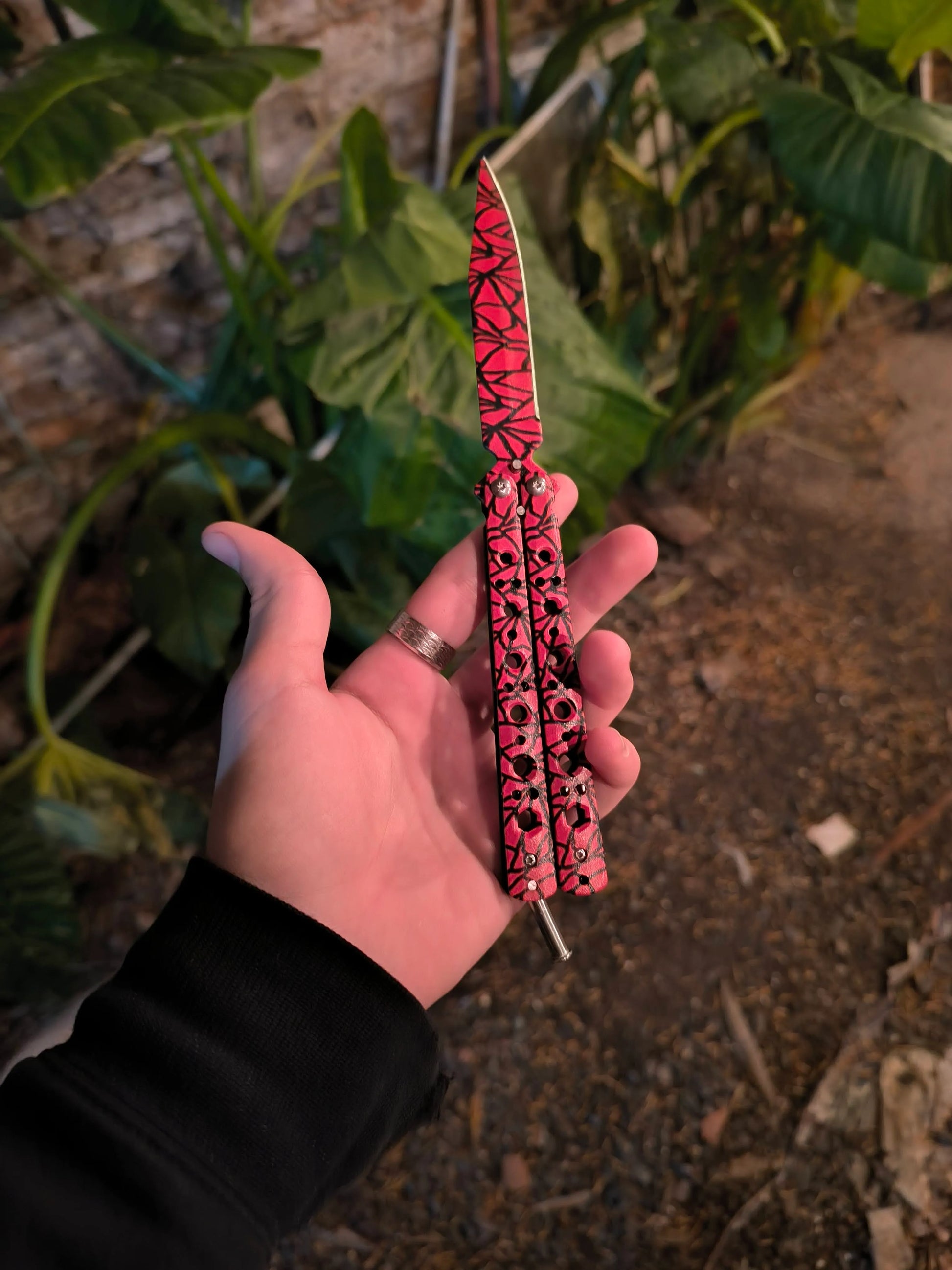 Cuchillo Navaja Mariposa Spider Razor en Mano Defensa Personal