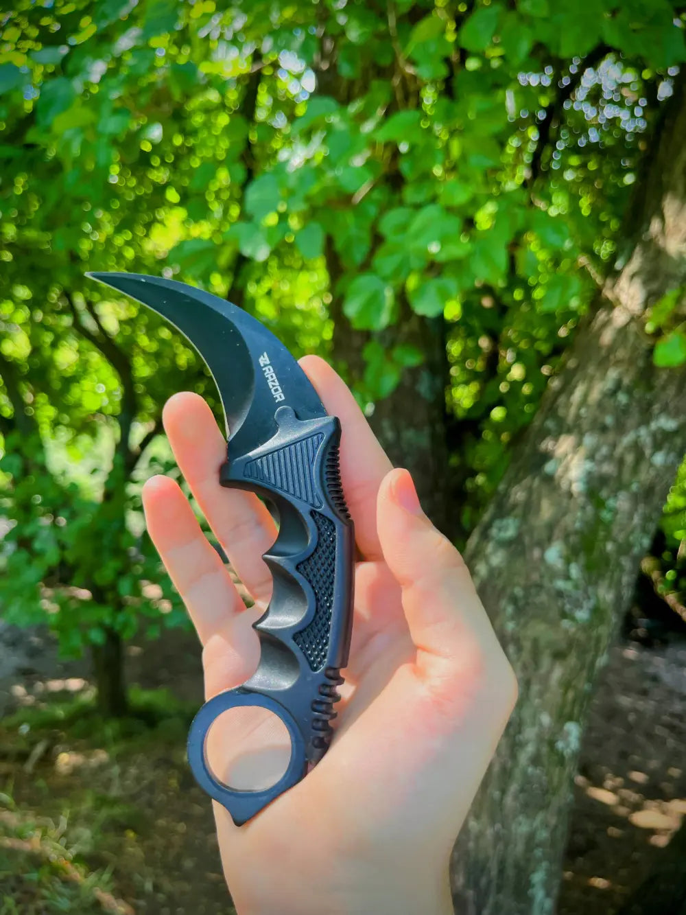 Cuchillo Karambit Negro Night CS:GO Razor Colección garra curva en mano 
