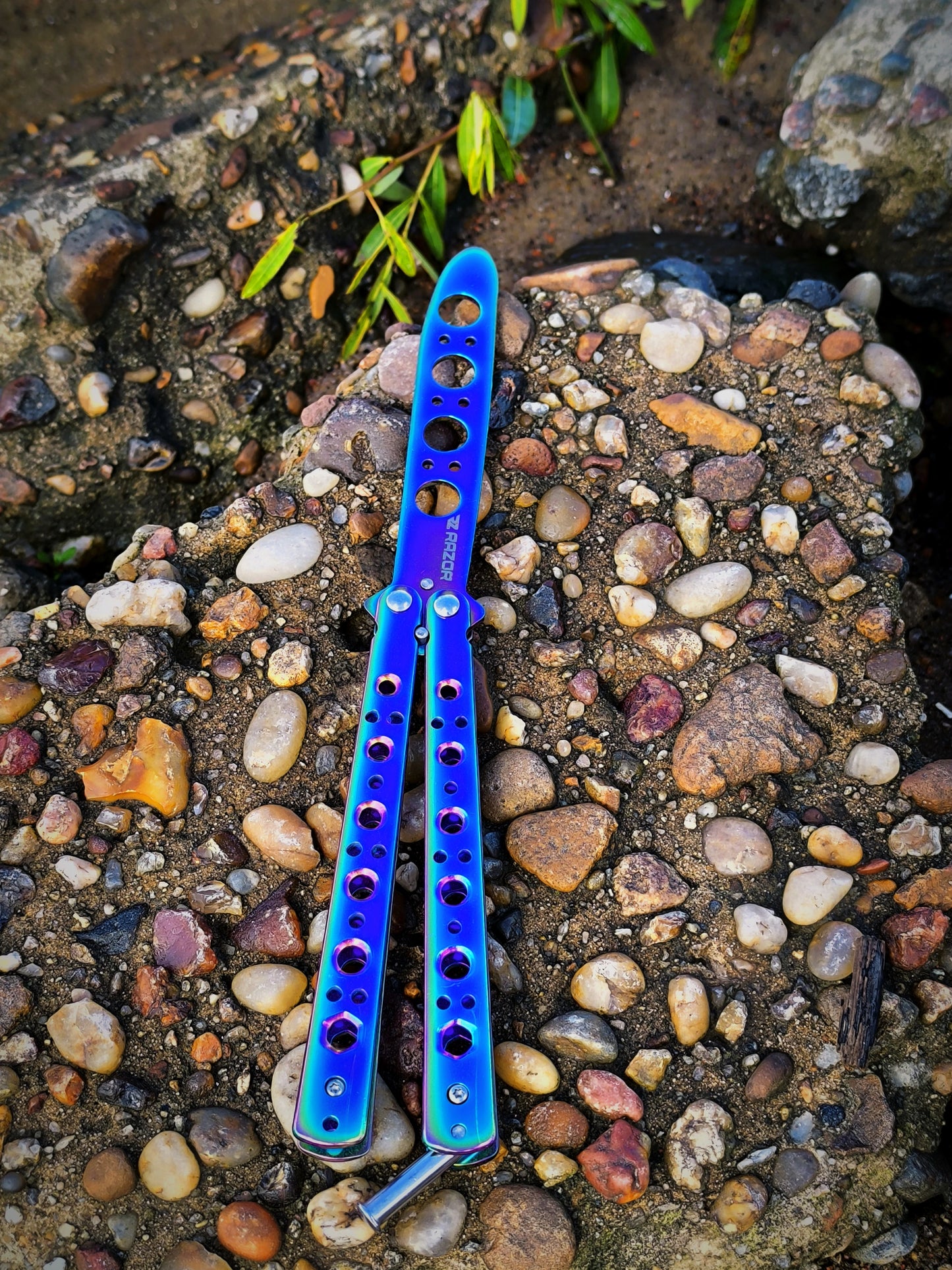Butterfly knife Mariposa Tornasol sin filo Práctica trucos flipping